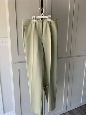 Avec Les Filles Light Sage Green Pants, Size 6.